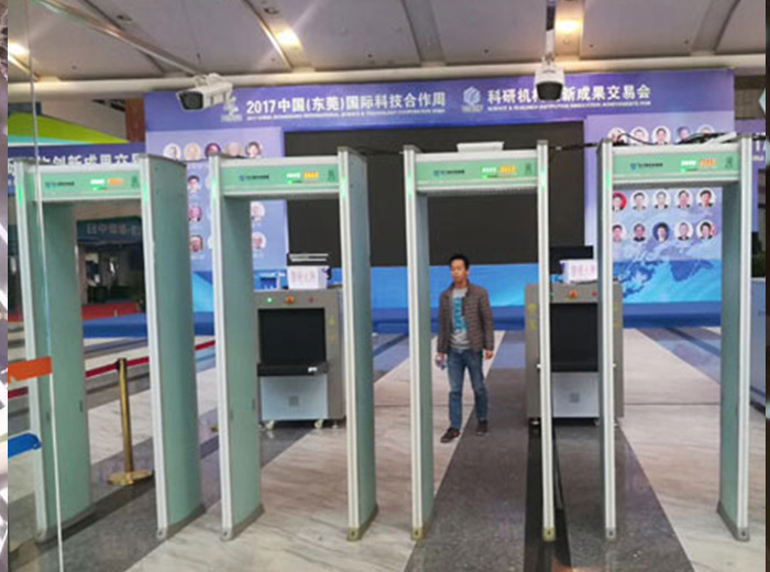 廣西一個(gè)旅客因拒絕安檢，大鬧機(jī)場被拘留