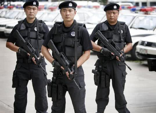 防彈衣真能防止子彈嗎？特警告訴你真實體會，很是后怕！