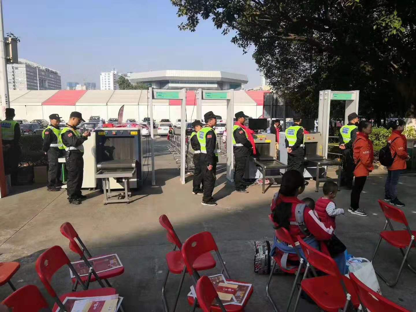 東莞2020“平安回家”活動現(xiàn)場采用守門神安檢機(jī)安檢門等安檢設(shè)備