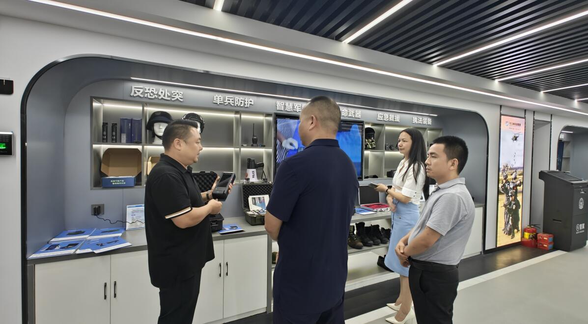 中國航天科學(xué)與工程研究院萬吾錄執(zhí)行院長蒞臨守門神科技集團參觀指導(dǎo)